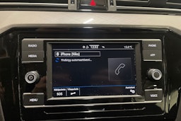 valkoinen Volkswagen Passat 2022 kuva 21.