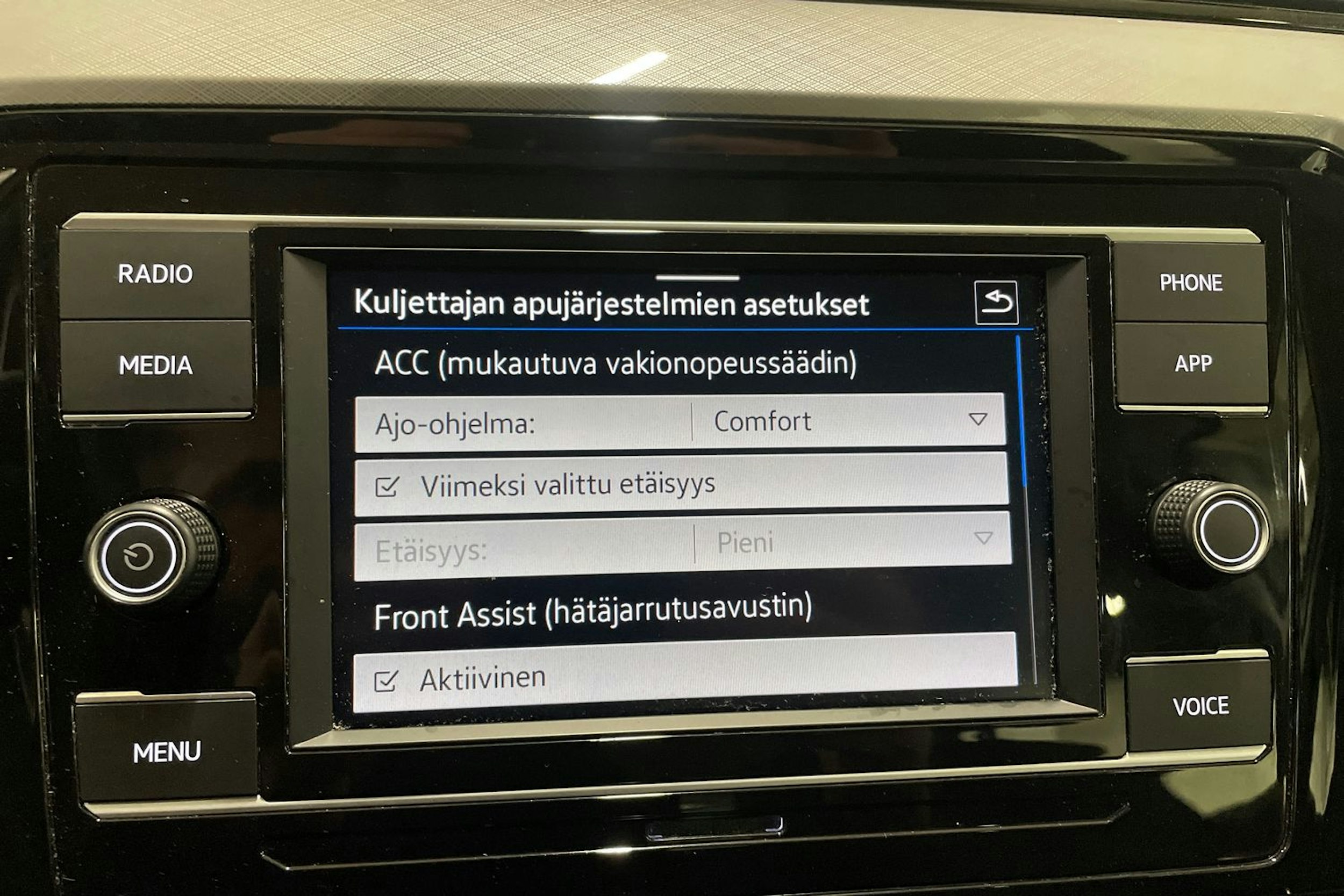 valkoinen Volkswagen Passat 2022 kuva 22.
