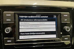 valkoinen Volkswagen Passat 2022 kuva 22.