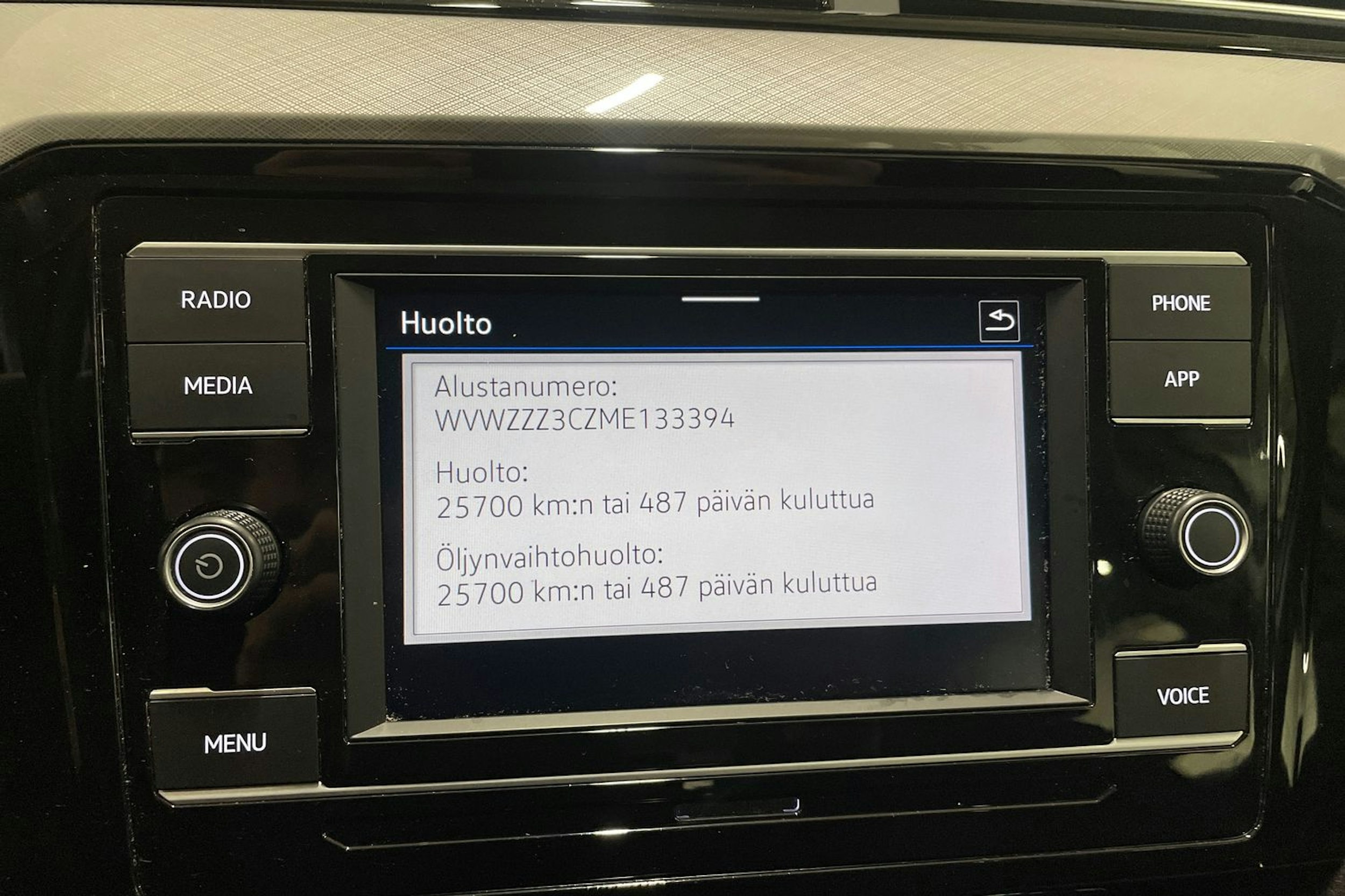 valkoinen Volkswagen Passat 2022 kuva 24.