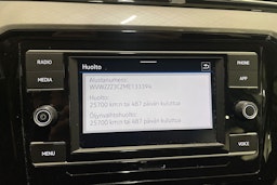 valkoinen Volkswagen Passat 2022 kuva 24.
