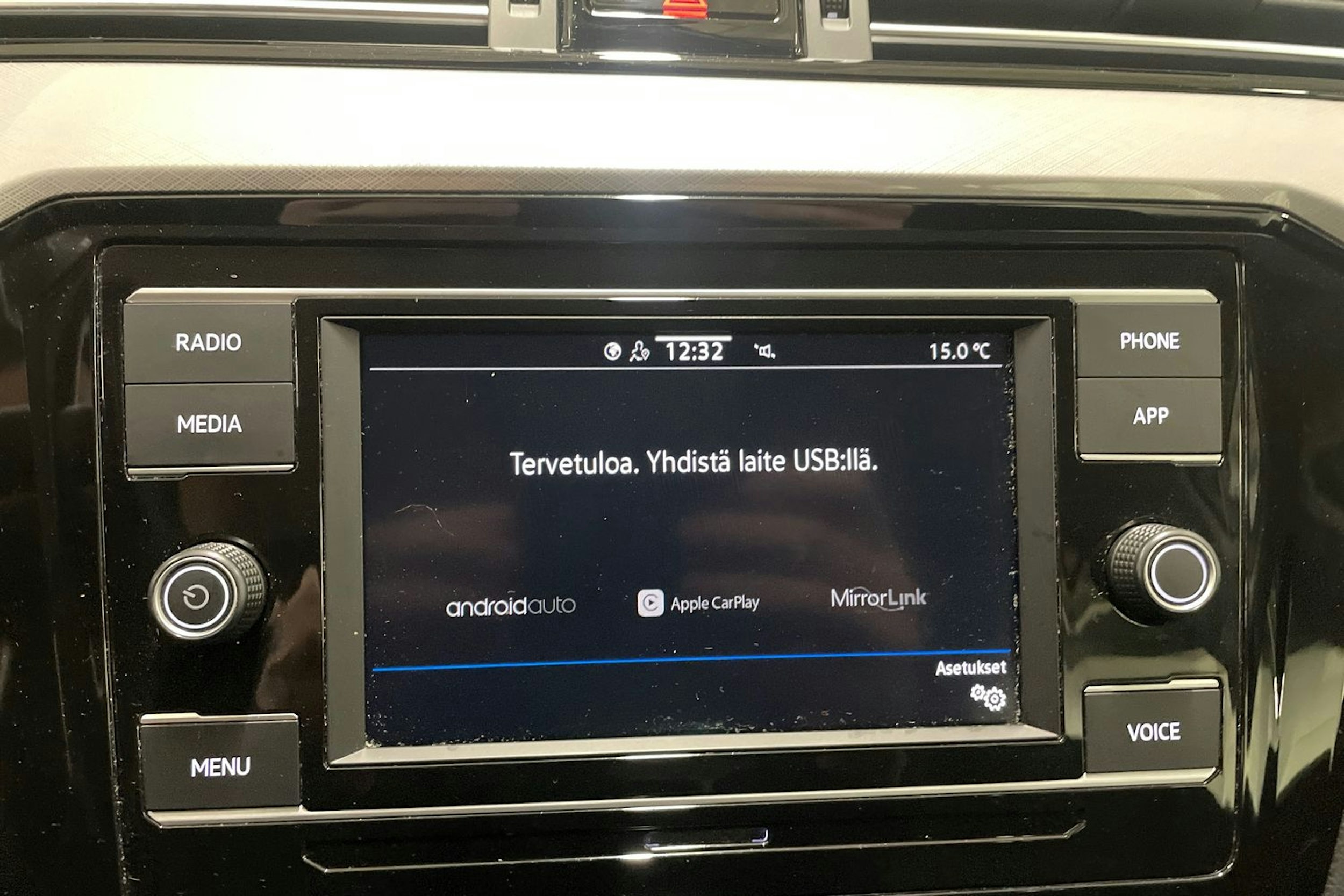 valkoinen Volkswagen Passat 2022 kuva 26.