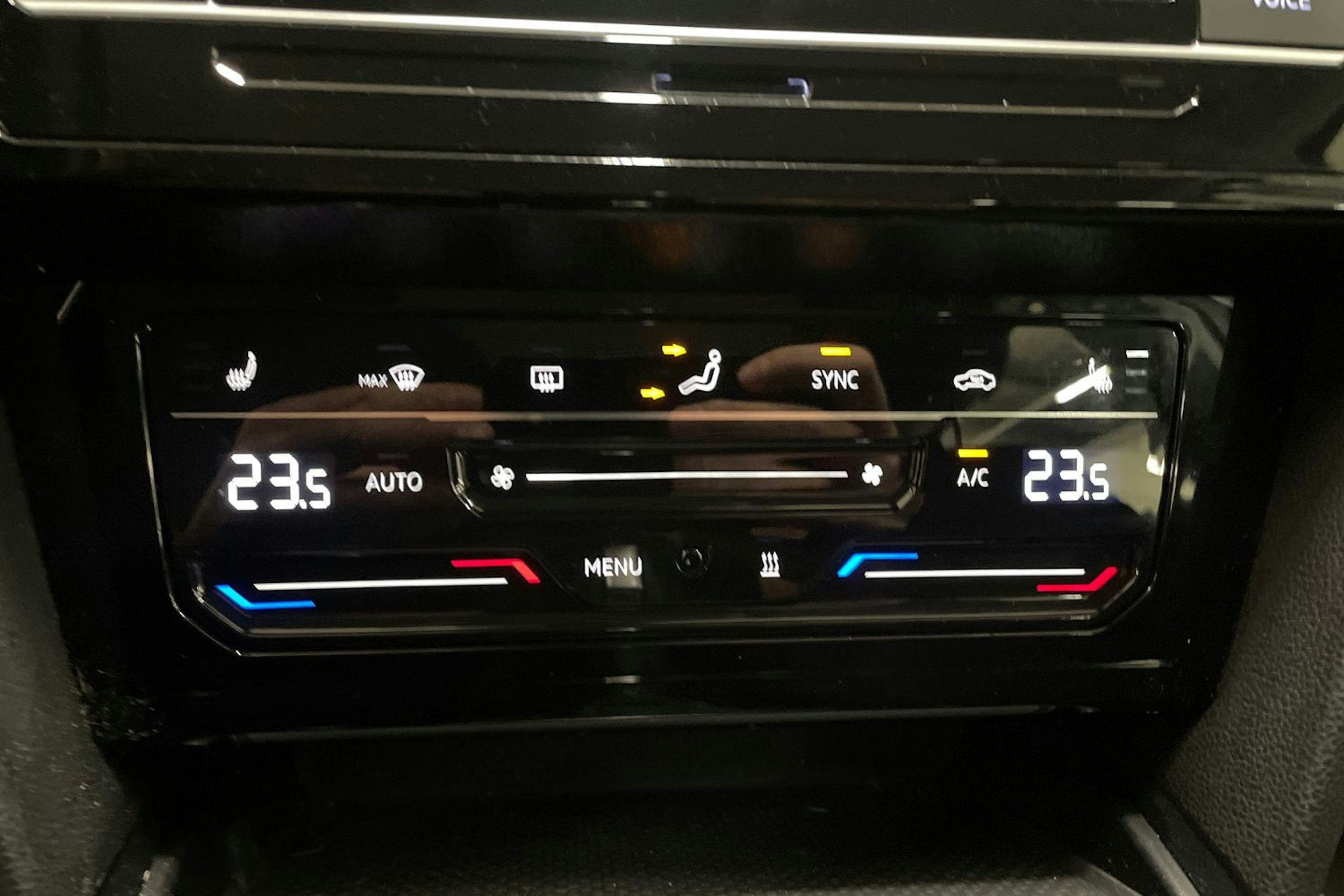 valkoinen Volkswagen Passat 2022 kuva 28.