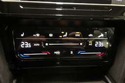 valkoinen Volkswagen Passat 2022 kuva 28.
