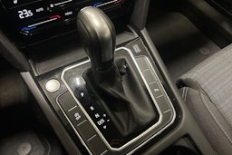 valkoinen Volkswagen Passat 2022 kuva 29.