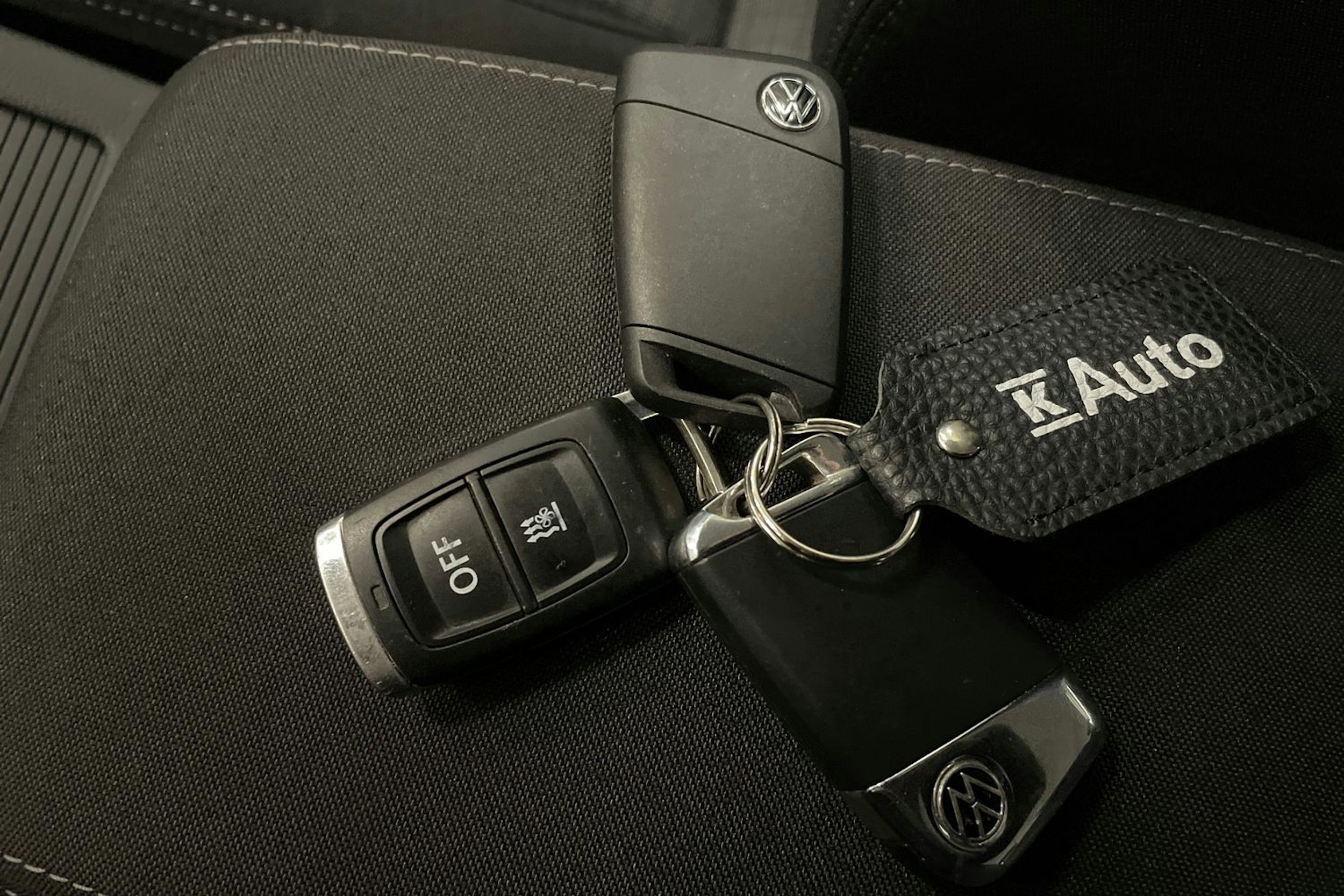 valkoinen Volkswagen Passat 2022 kuva 31.