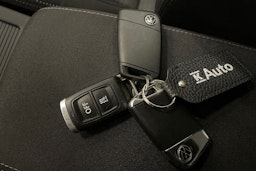 valkoinen Volkswagen Passat 2022 kuva 31.