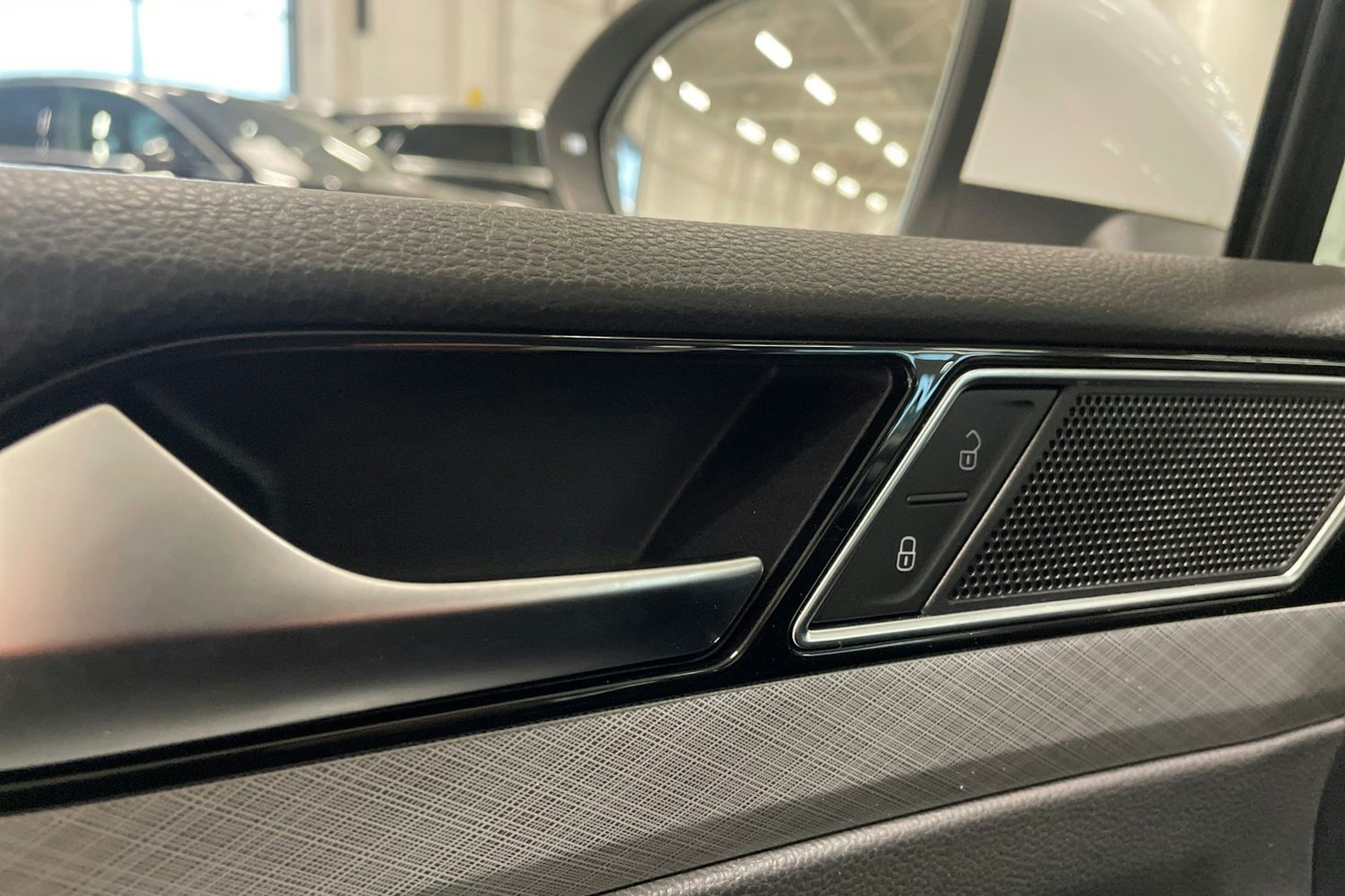 valkoinen Volkswagen Passat 2022 kuva 33.