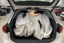 valkoinen Volkswagen Passat 2022 kuva 35.