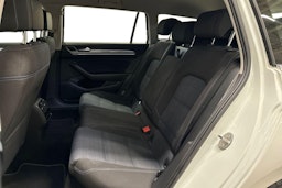 valkoinen Volkswagen Passat 2022 kuva 10.