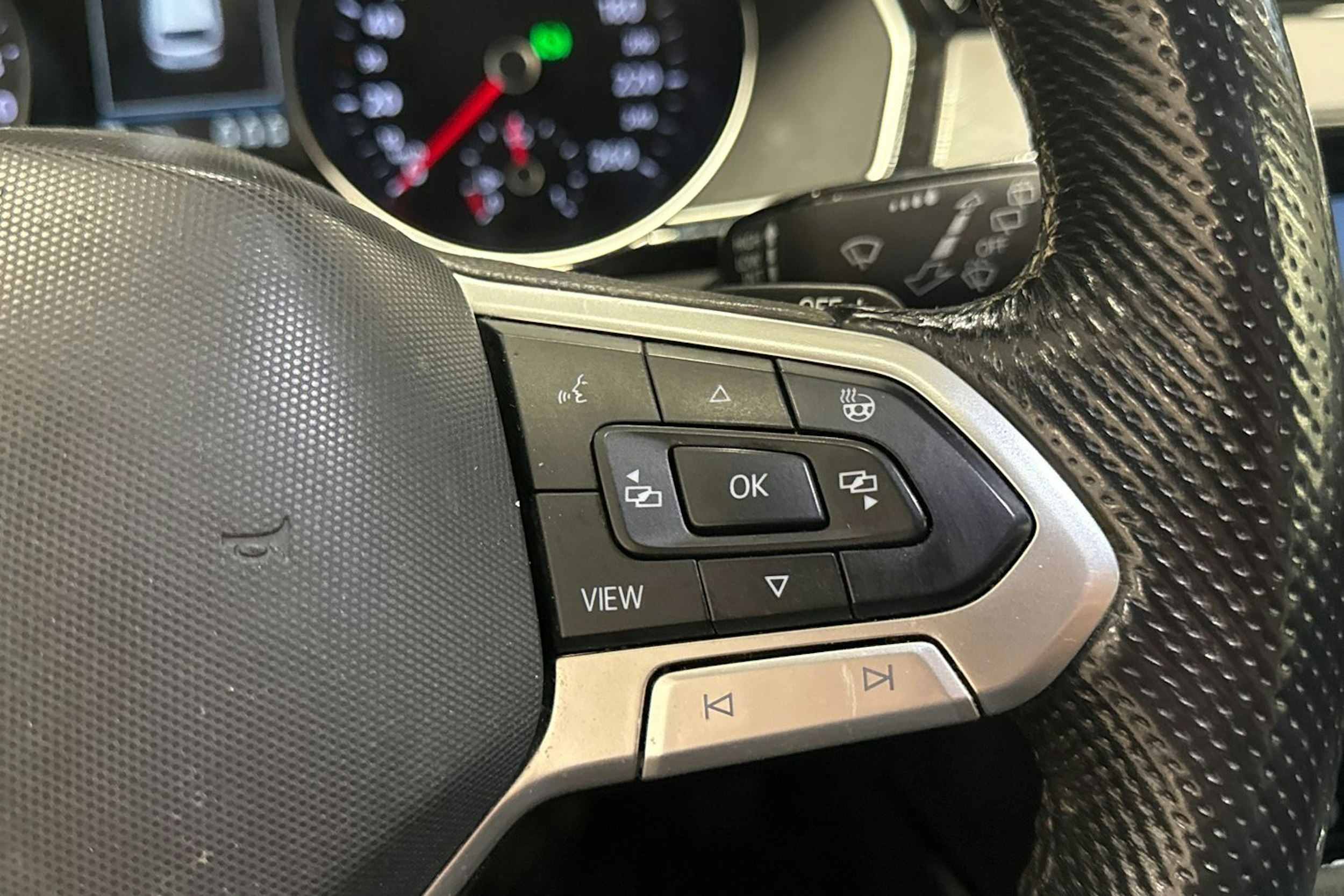 valkoinen Volkswagen Passat 2022 kuva 16.