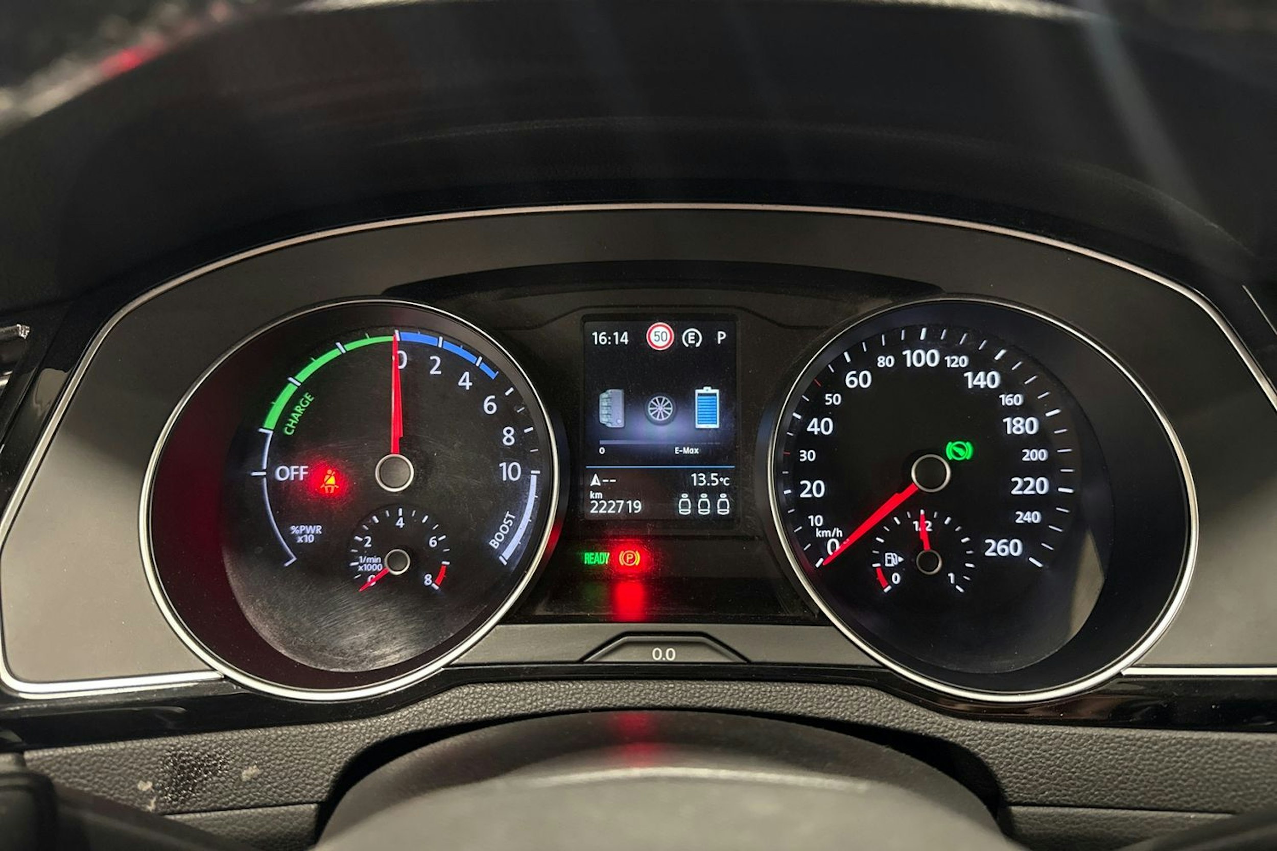 valkoinen Volkswagen Passat 2022 kuva 17.