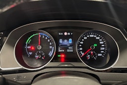 valkoinen Volkswagen Passat 2022 kuva 17.