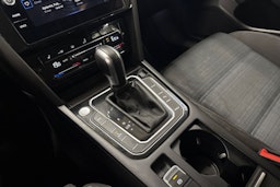 valkoinen Volkswagen Passat 2022 kuva 18.