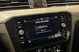 valkoinen Volkswagen Passat 2022 kuva 19.