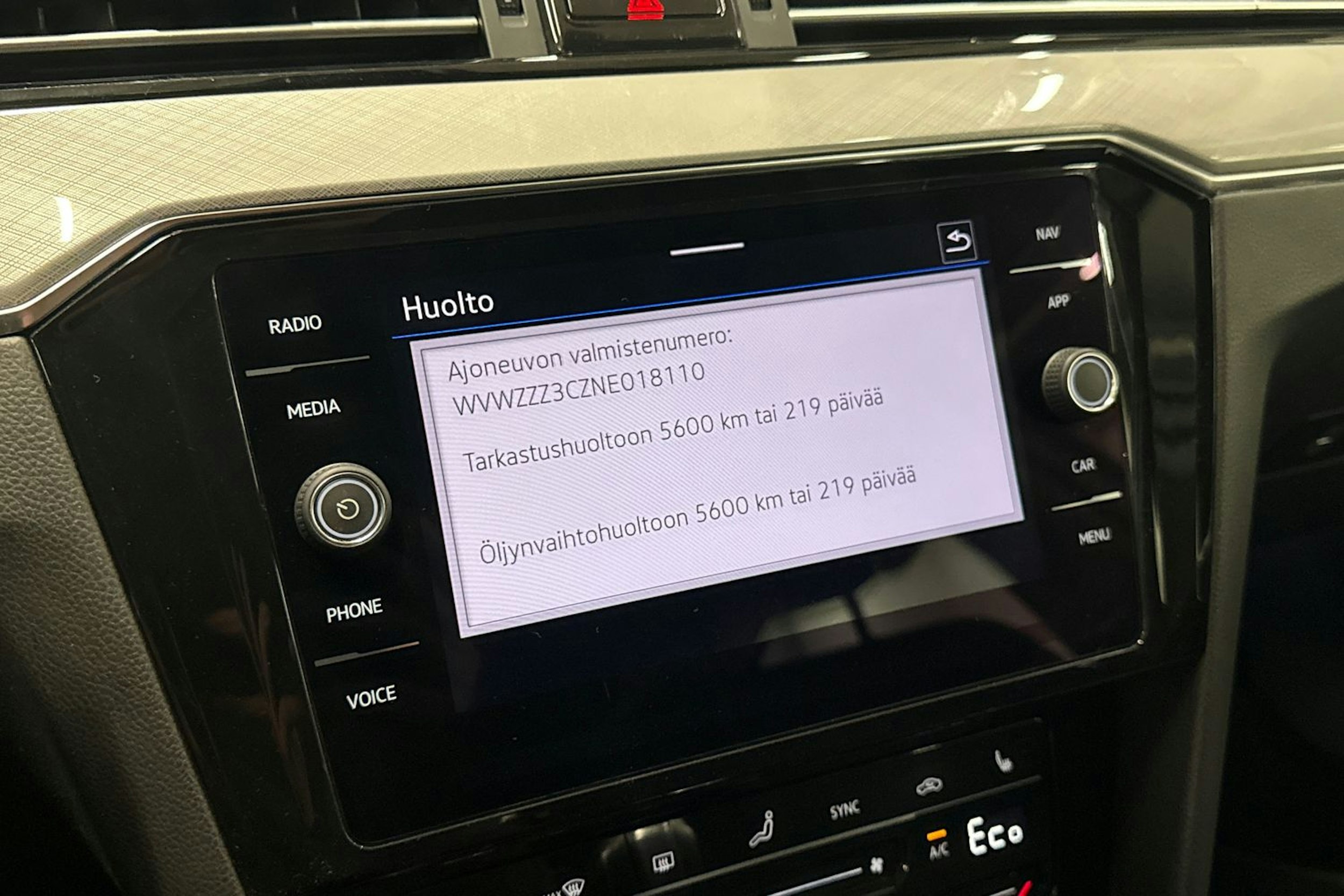 valkoinen Volkswagen Passat 2022 kuva 23.