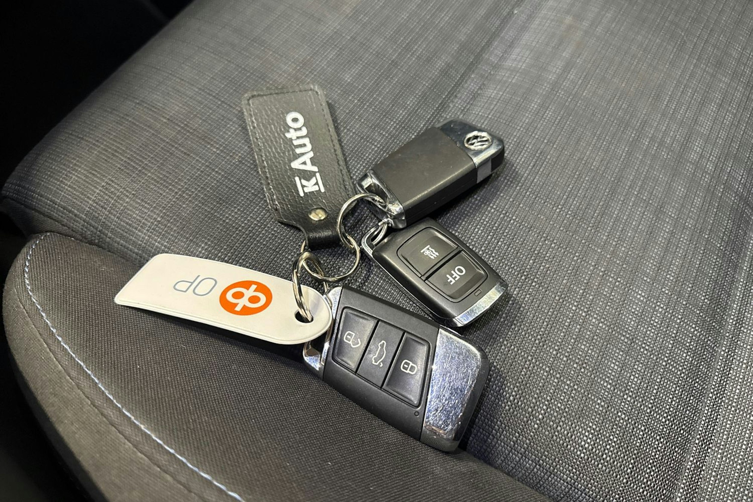 valkoinen Volkswagen Passat 2022 kuva 24.