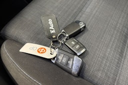 valkoinen Volkswagen Passat 2022 kuva 24.