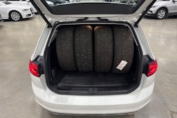 valkoinen Volkswagen Passat 2022 kuva 26.