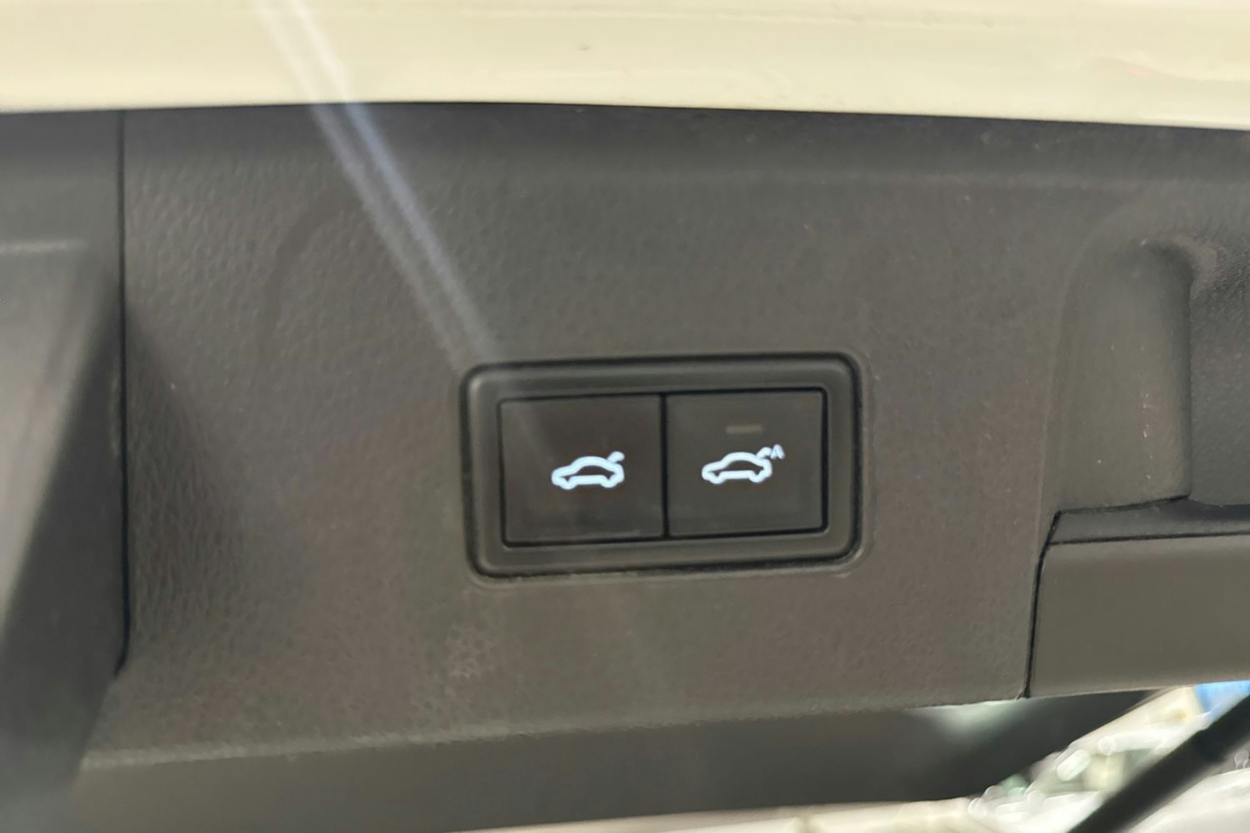 valkoinen Volkswagen Passat 2022 kuva 28.