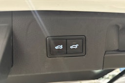 valkoinen Volkswagen Passat 2022 kuva 28.