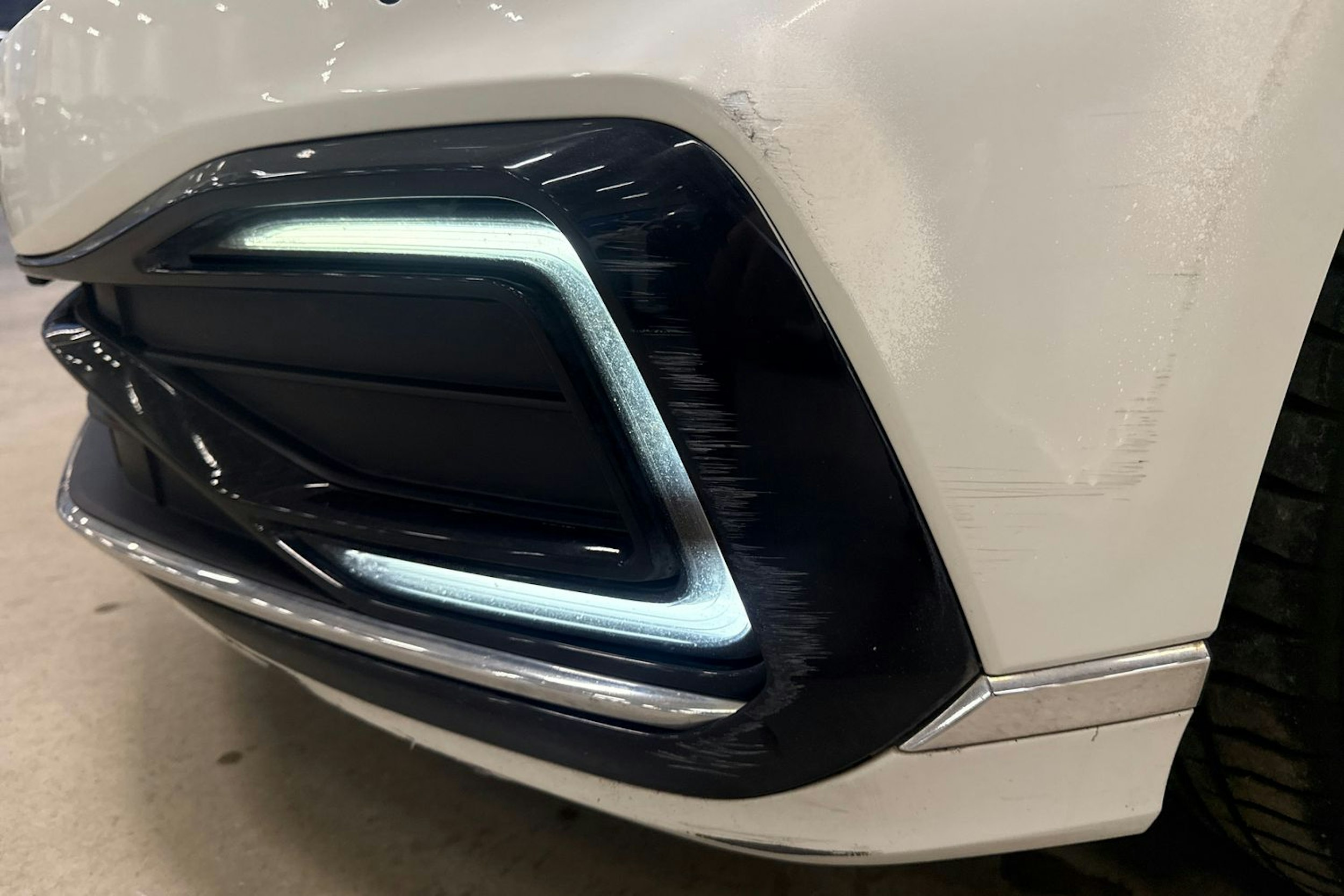 valkoinen Volkswagen Passat 2022 kuva 30.