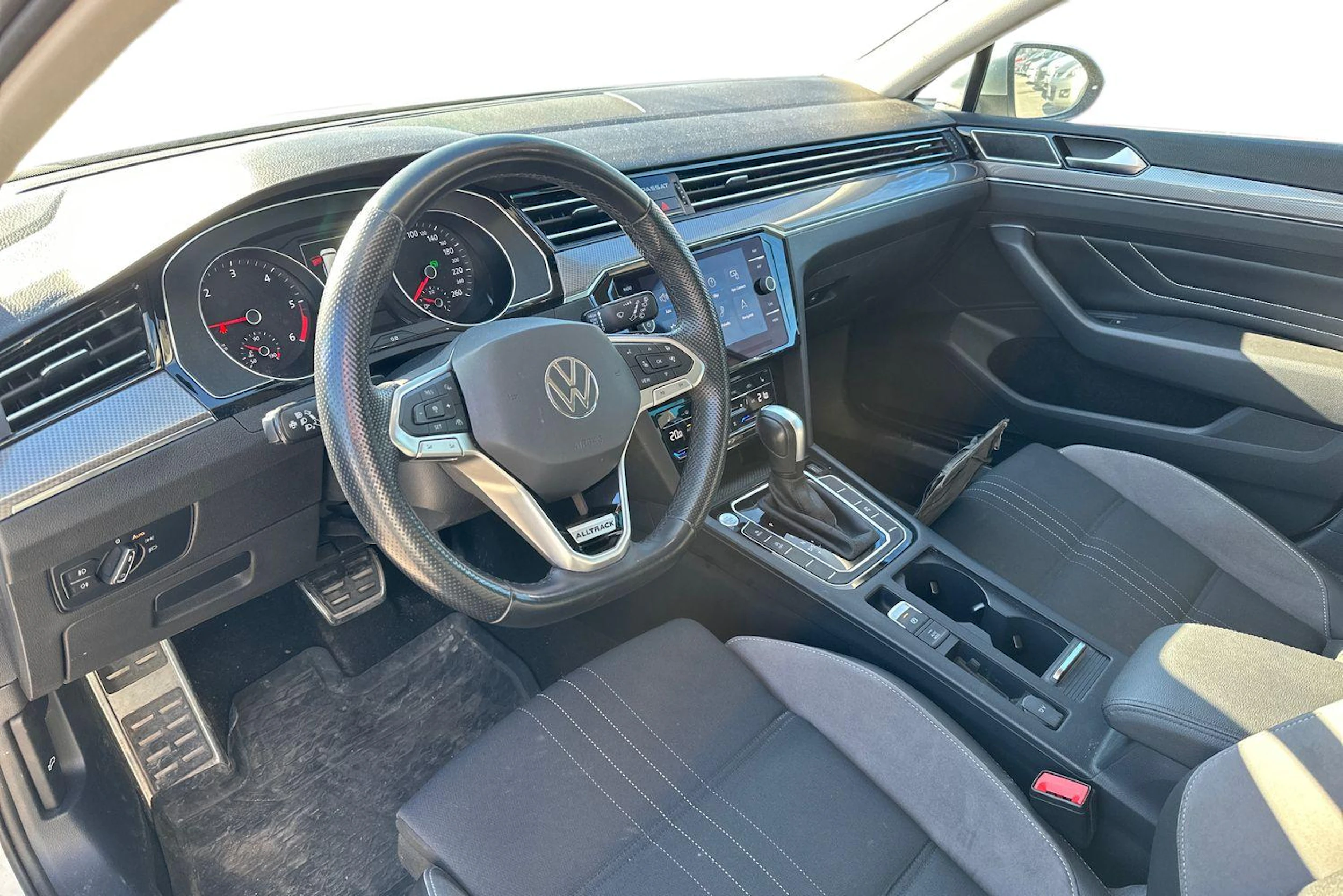 valkoinen Volkswagen Passat 2022 kuva 3.