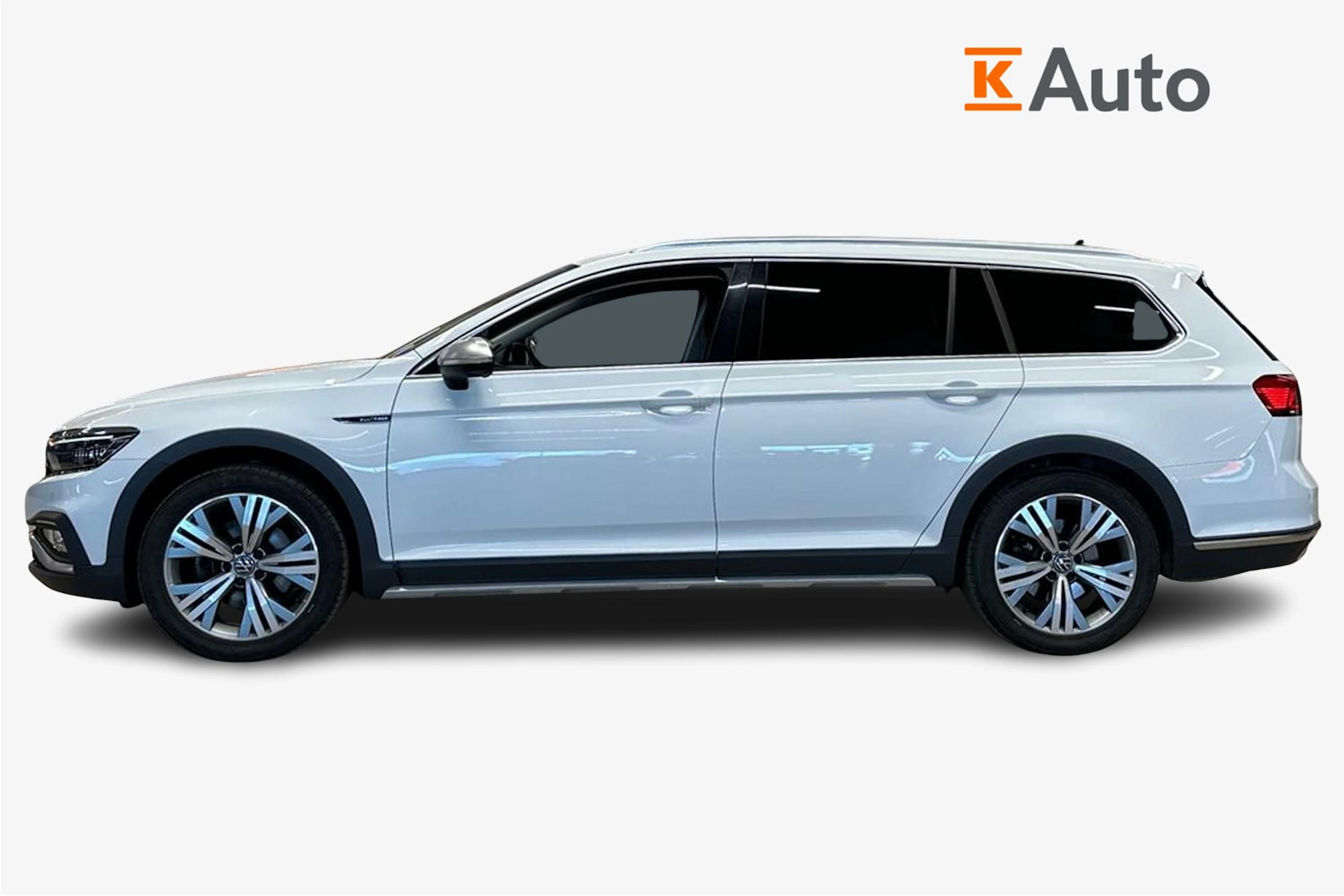 valkoinen Volkswagen Passat 2022 kuva 7.