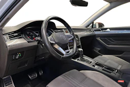 valkoinen Volkswagen Passat 2022 kuva 8.