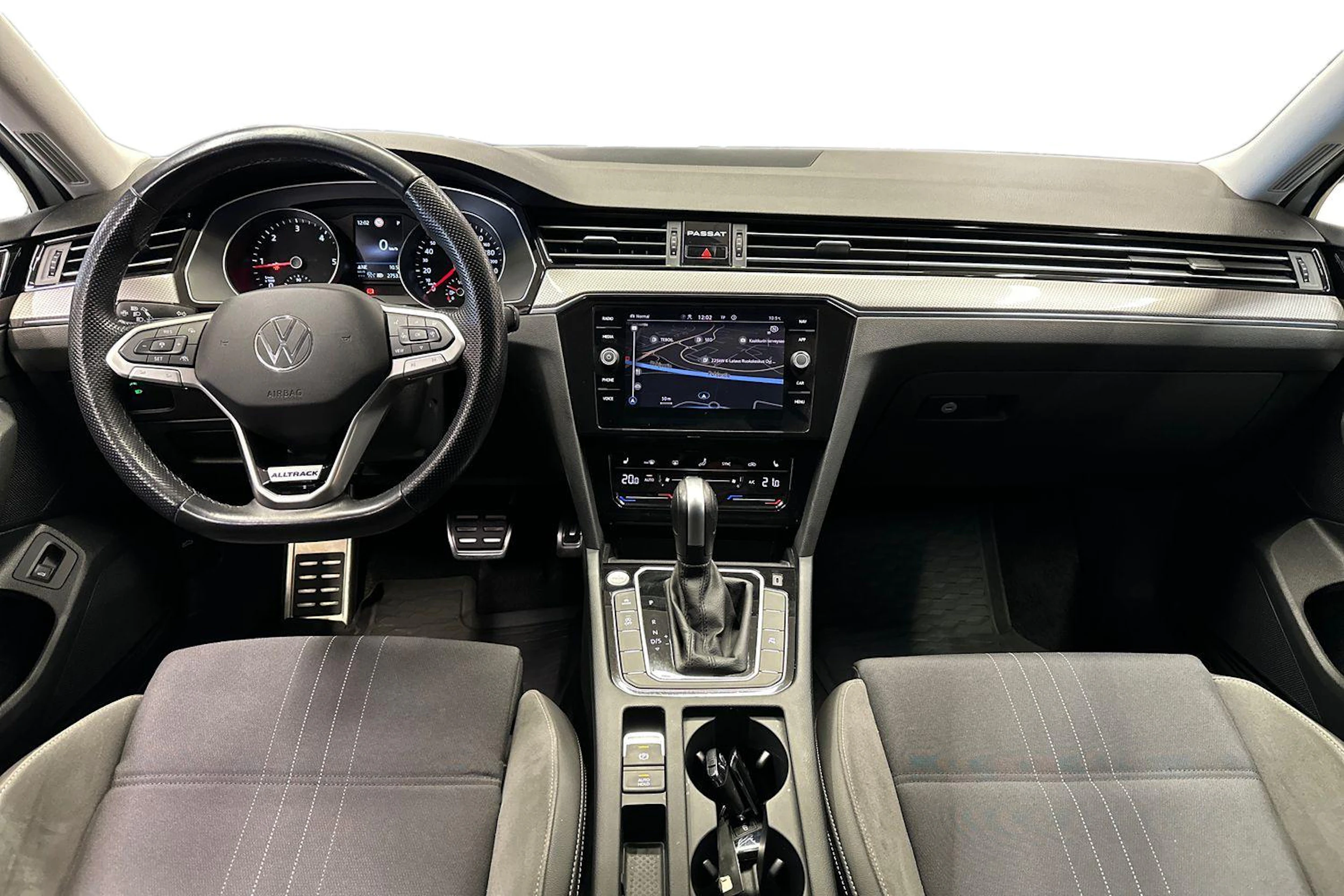 valkoinen Volkswagen Passat 2022 kuva 9.