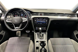 valkoinen Volkswagen Passat 2022 kuva 9.
