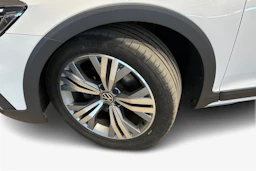 valkoinen Volkswagen Passat 2022 kuva 12.