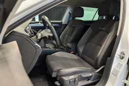 valkoinen Volkswagen Passat 2022 kuva 17.