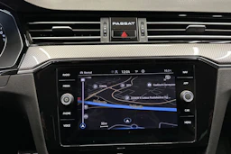 valkoinen Volkswagen Passat 2022 kuva 19.