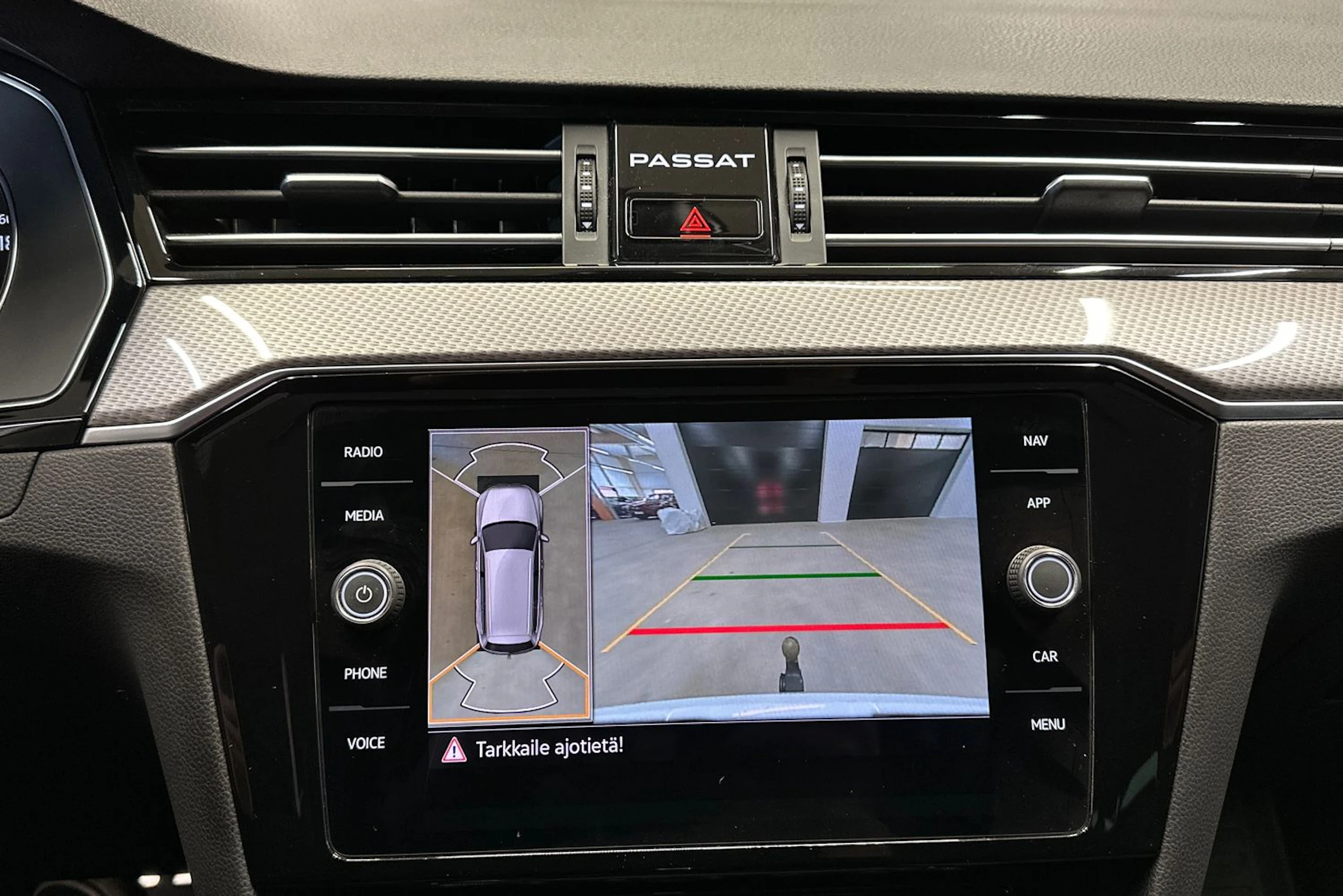 valkoinen Volkswagen Passat 2022 kuva 20.