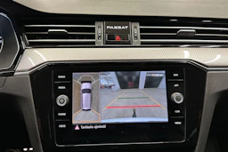 valkoinen Volkswagen Passat 2022 kuva 20.