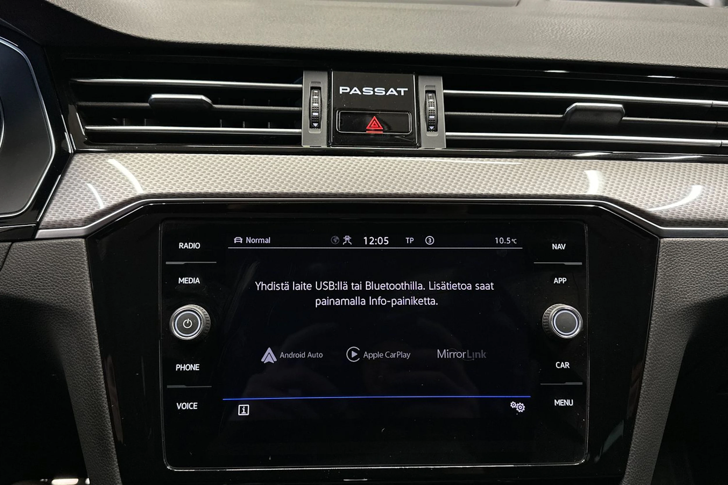 valkoinen Volkswagen Passat 2022 kuva 22.