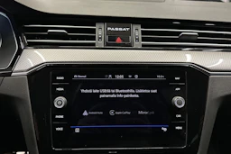 valkoinen Volkswagen Passat 2022 kuva 22.