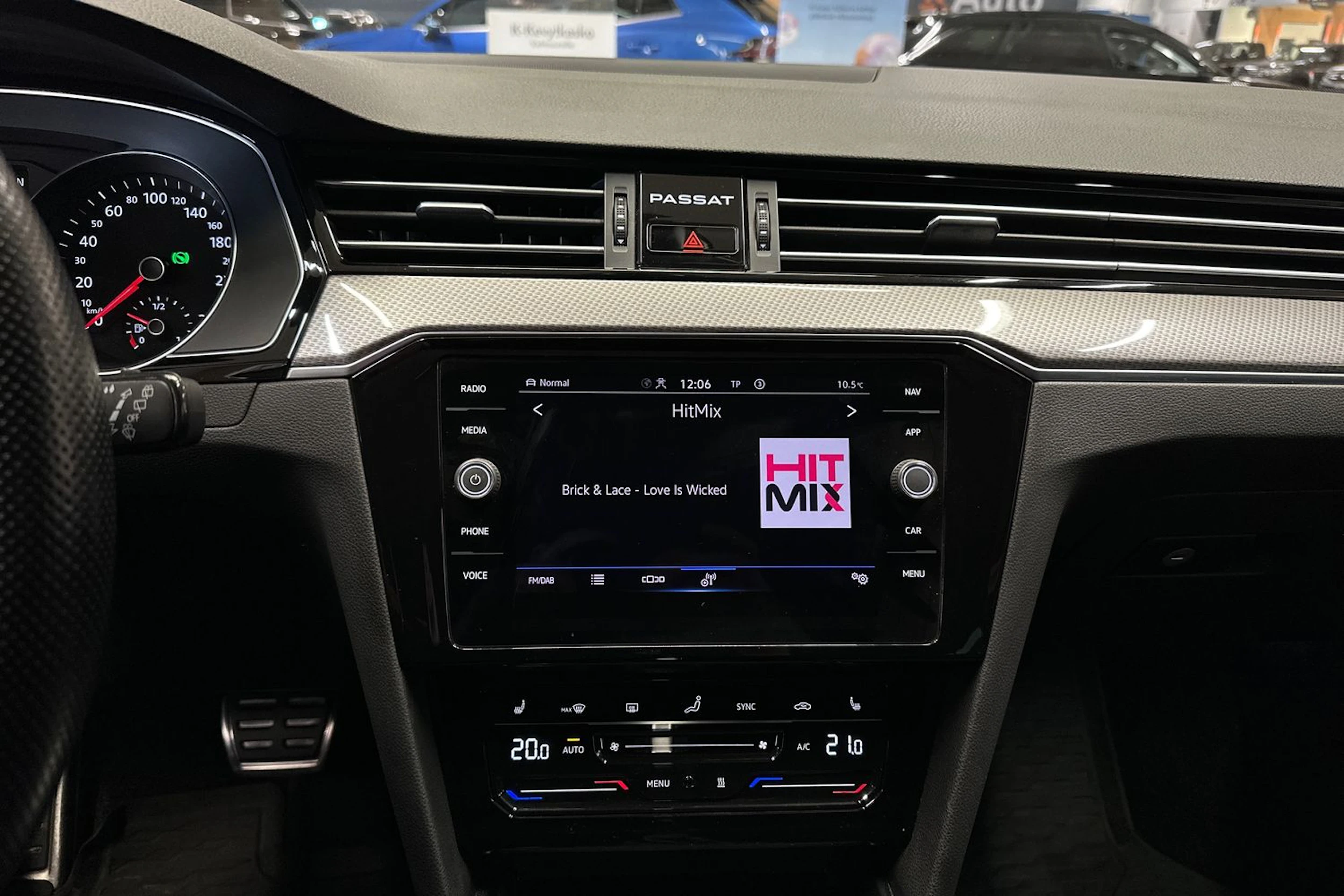 valkoinen Volkswagen Passat 2022 kuva 24.