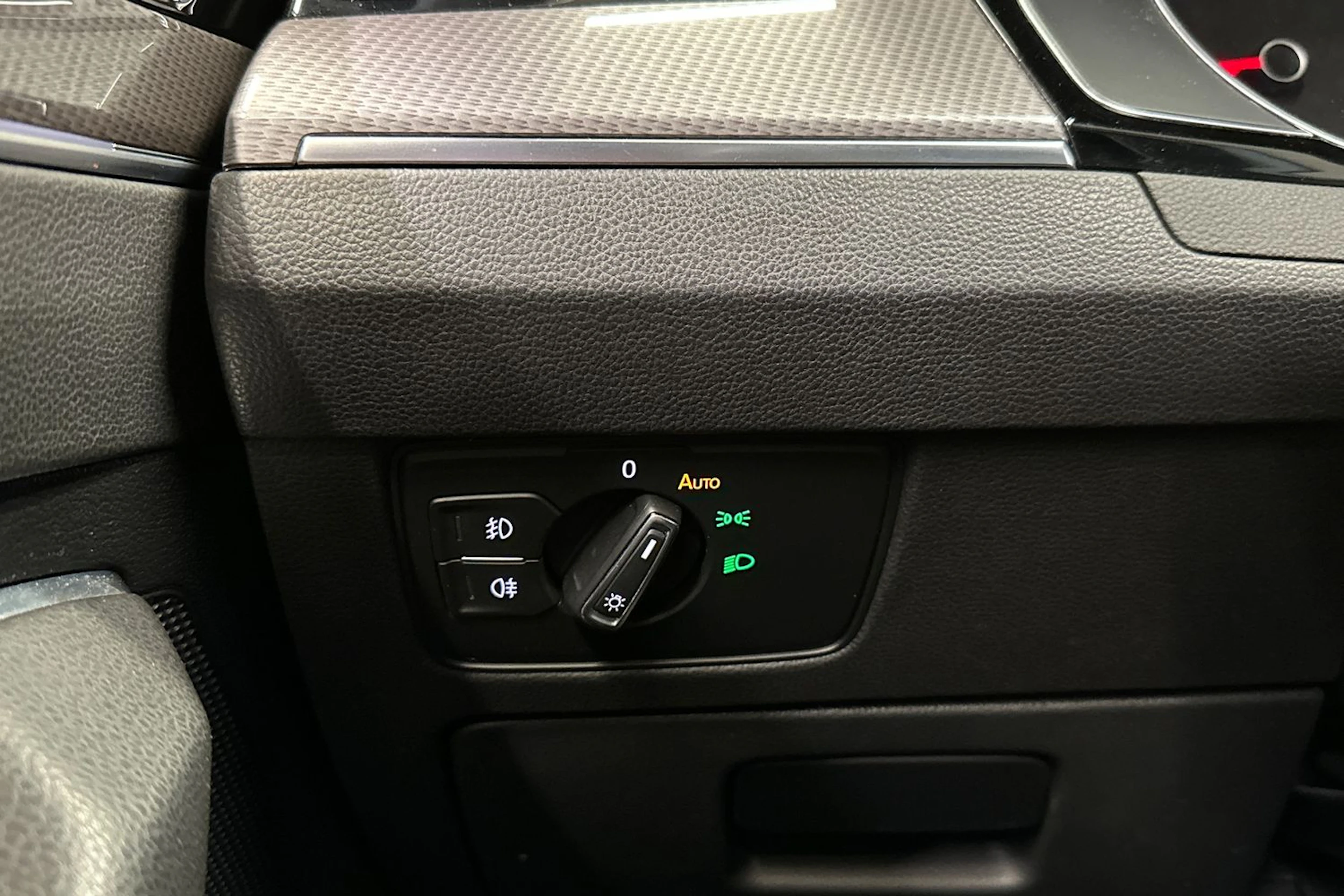 valkoinen Volkswagen Passat 2022 kuva 30.