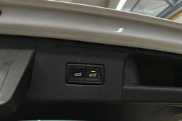 valkoinen Volkswagen Passat 2022 kuva 33.