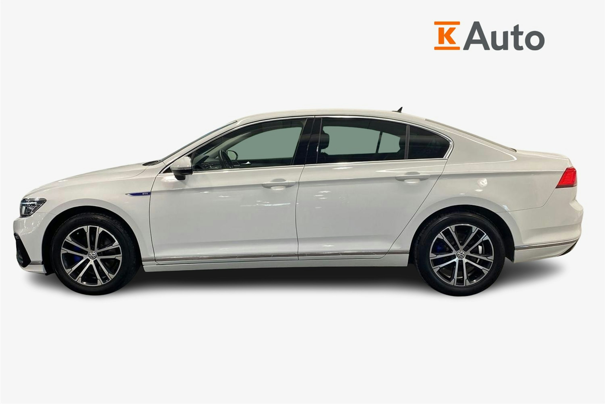 valkoinen Volkswagen Passat 2022 kuva 6.