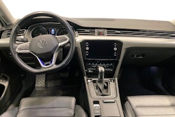 valkoinen Volkswagen Passat 2022 kuva 9.