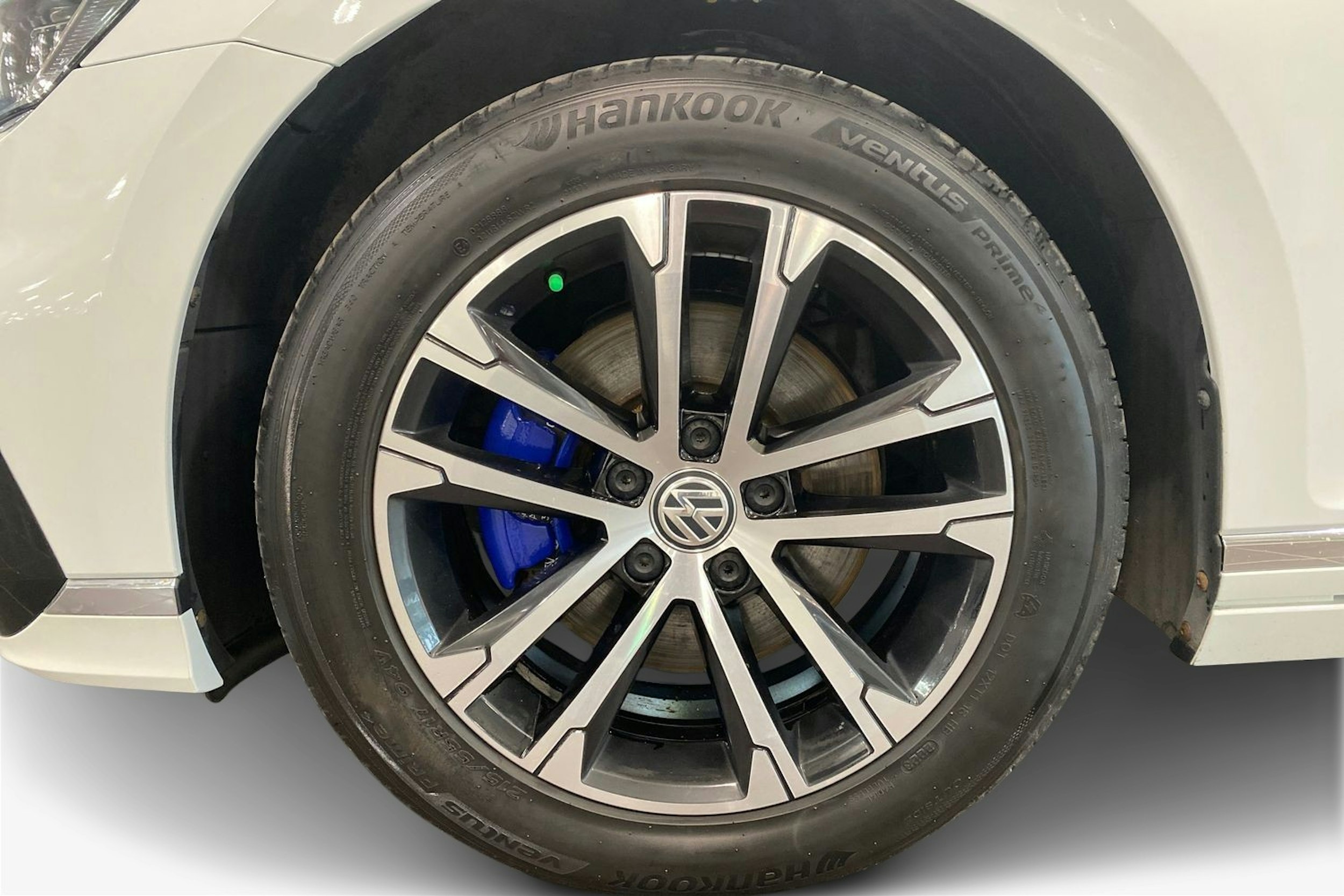 valkoinen Volkswagen Passat 2022 kuva 11.