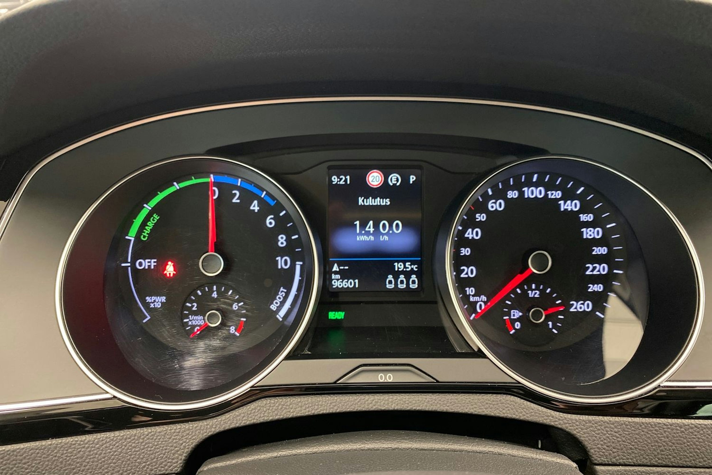 valkoinen Volkswagen Passat 2022 kuva 14.
