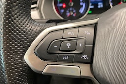valkoinen Volkswagen Passat 2022 kuva 18.