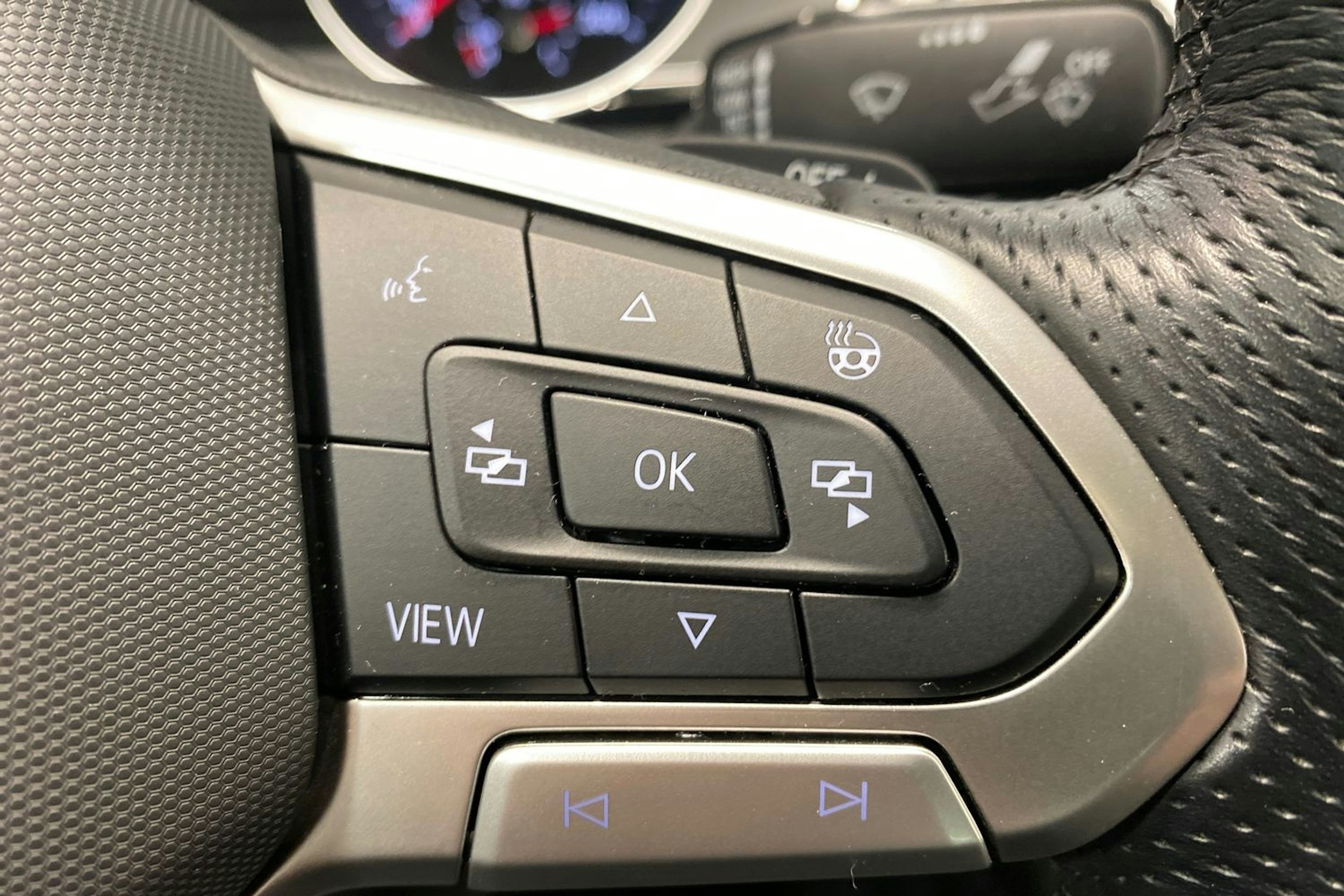 valkoinen Volkswagen Passat 2022 kuva 19.