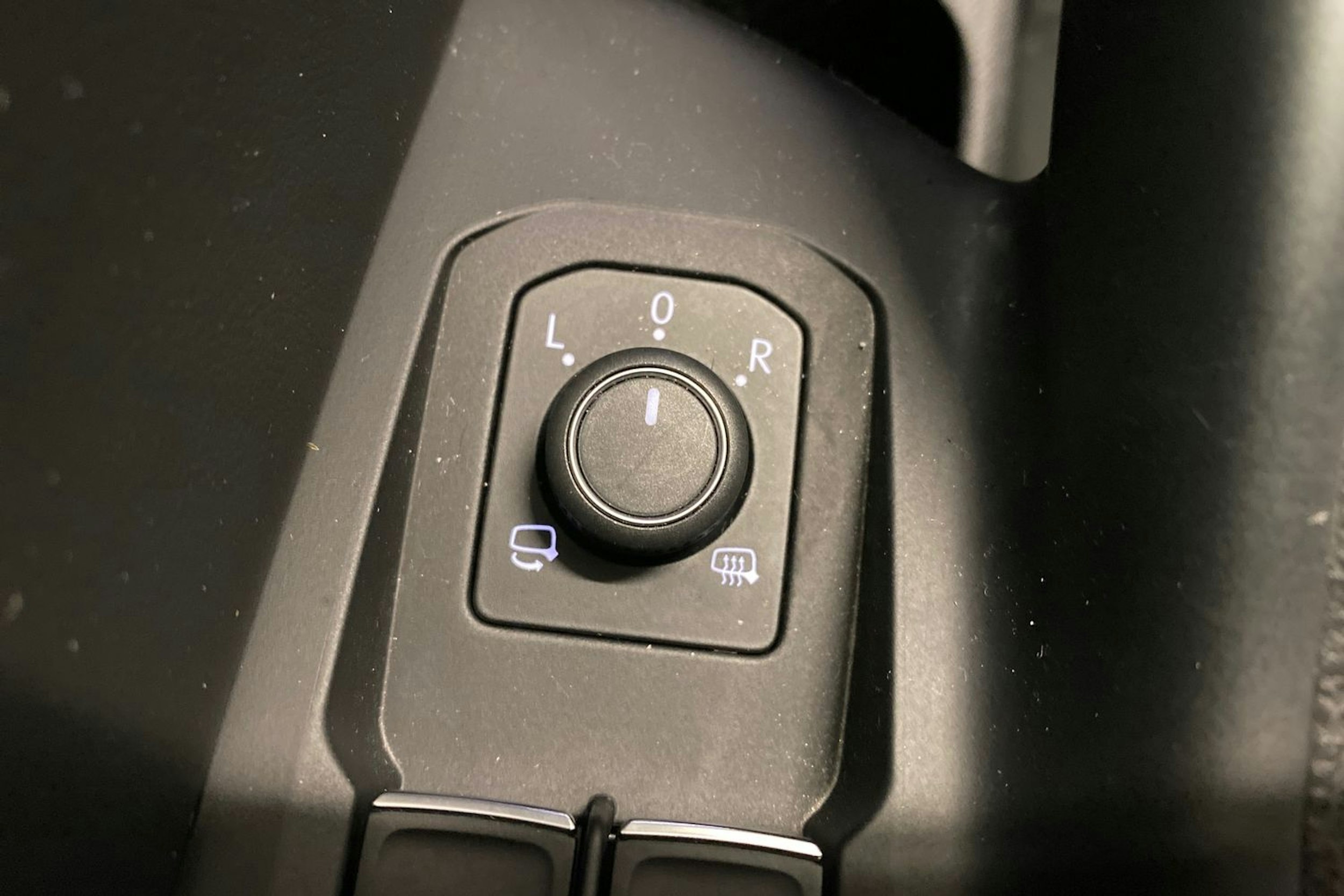 valkoinen Volkswagen Passat 2022 kuva 21.