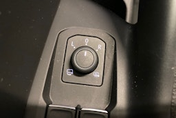 valkoinen Volkswagen Passat 2022 kuva 21.