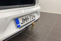 valkoinen Volkswagen Passat 2022 kuva 25.